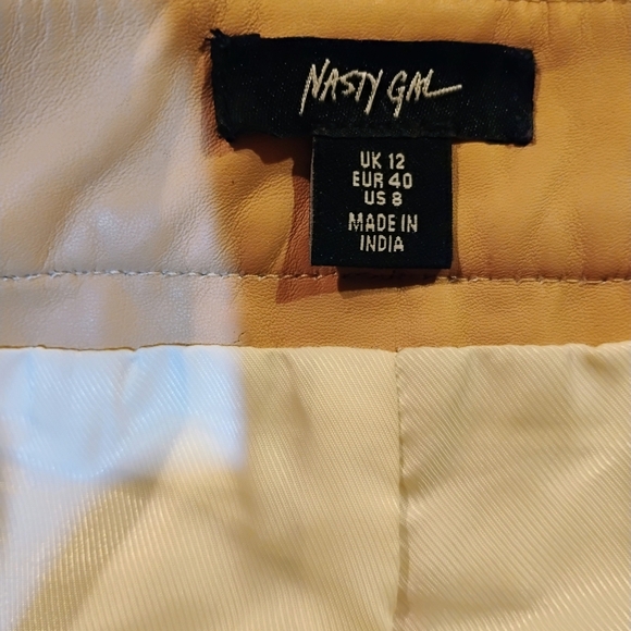 Nasty Gal Size 8 Leather Hot Pants Minor Damage As You Can See In 2 Pictures - Picture 8 of 10